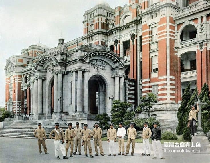 Stavby (pravděpodobně původní zařízení pro sběr a výrobu volné energie z&nbsp;éteru).