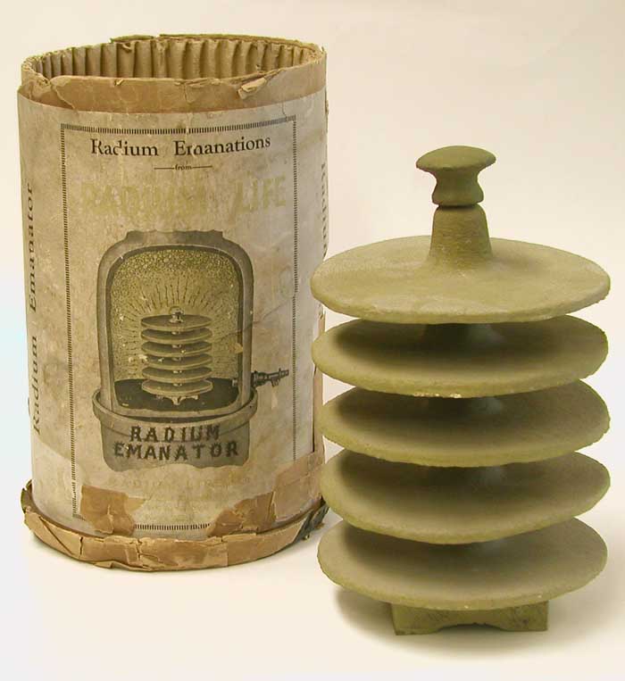 RADIOVÝ EMANÁTOR (toto není návod na pití radioaktivní vody, článek slouží jako historická&nbsp;informace)