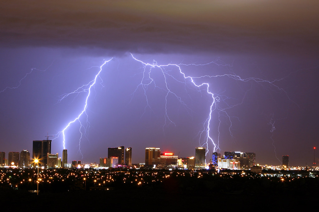 KONTROLOVANÁ VOLNÁ ENERGIE – A JEN PRO VYVOLENÉ aneb Mrakodrapy jako&nbsp;elektrárny